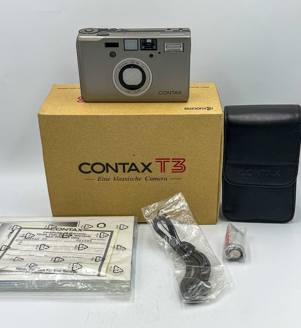 A CONTAX T3 CAMERA MINT IN BOX (1 of 4)