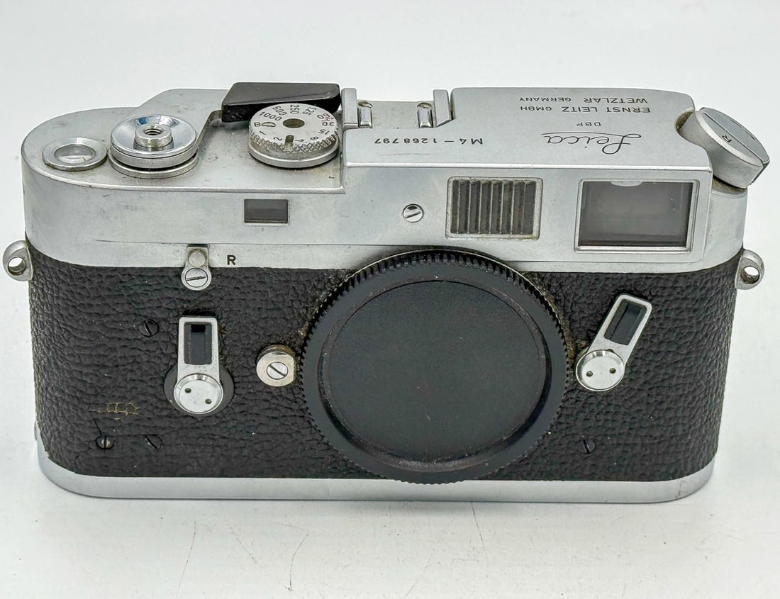 A LEICA M-4 CAMERA SERIAL #1268797: A LEICA M-4 CAMERA SERIAL #1268797