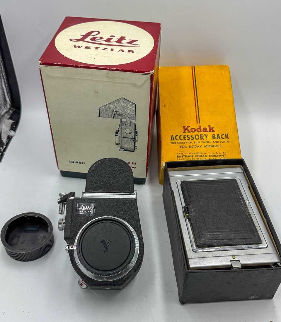 LEICA VISOFLEX  3 MIT LUPE  IN BOX AND A POLAROID BACK IN BOX (1 of 5)