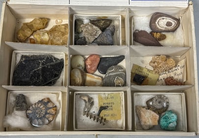 BOX OF MINERAL SPECIMENS, 5" AND SMALLER