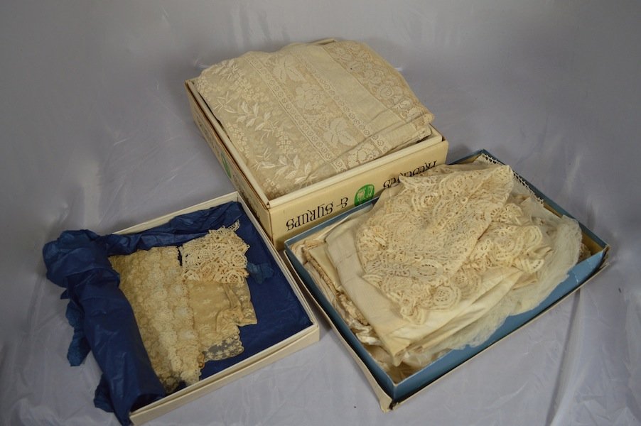 LOT OF VINTAGE LACE: LOT OF VINTAGE LACE