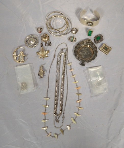 STERLING SILVER JEWELRY LOT: STERLING SIVER JEWELRY LOT INCLUDING NECKLACES, RINGS, PINS, BRACELETS AND PILL BOX. 8.115 OZ.