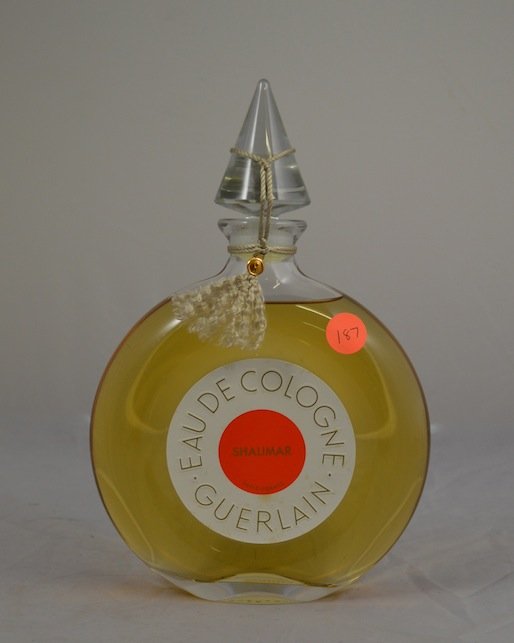 LARGE UNOPENED BOTTLE OF GUERLAIN SHALIMAR EAU DE COLOG: LARGE UNOPENED BOTTLE OF GUERLAIN SHALIMAR EAU DE COLOGNE. 10" HEIGHT. MADE IN FRANCE.