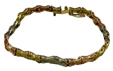 A 14K GOLD TRI-COLOR TENNIS BRACELET, 8.6 GRAMS