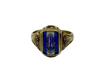 A 10K GOLD RING W/ BLUE STONE, 5.2 GRAMS