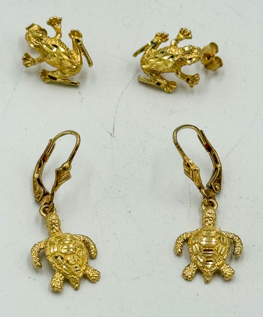 PAIR 14K GOLD EARRINGS, FROG AND TURTLE. 5 GRAMS (1 of 3)