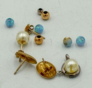 LOT OF SCRAP GOLD, OPALS, AND PEARLS, 1.95 GRAMS