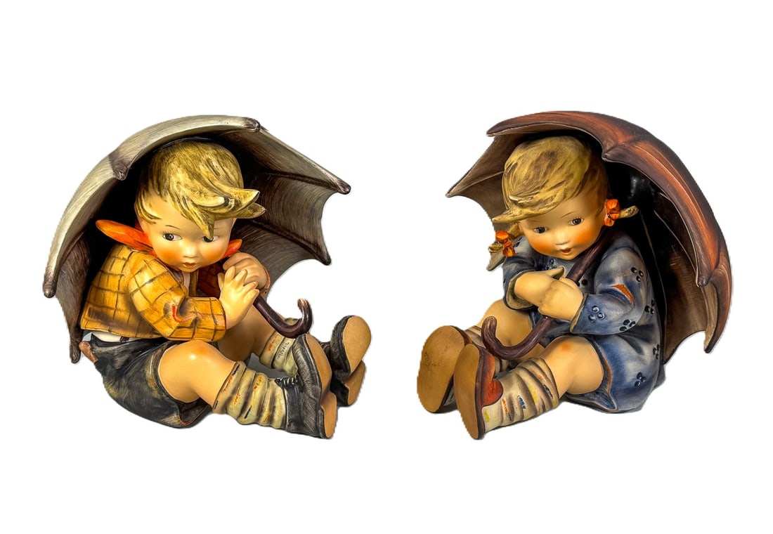 A LARGE PAIR OF RAINY DAY HUMMELS, 9" EACH: A LARGE PAIR OF RAINY DAY HUMMELS, 9" EACH