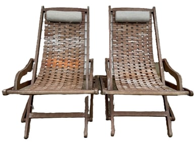 A PAIR OF TEAK FOLDING SUN CHAIRS 41X28X34