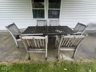 A LARGE EBEL TEAK OUTDOOR TABLE WITH 6 ARMCHAIRS 80X40X26