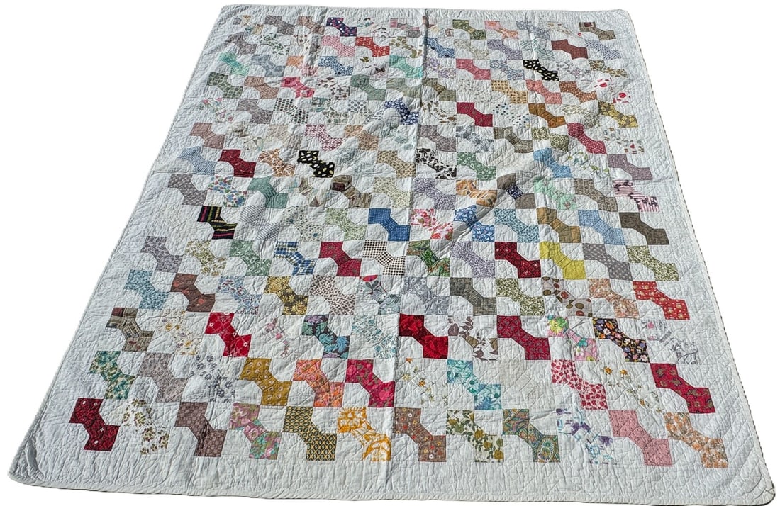 VINTAGE QUILT, 80" X 80": VINTAGE QUILT, 80" X 80"