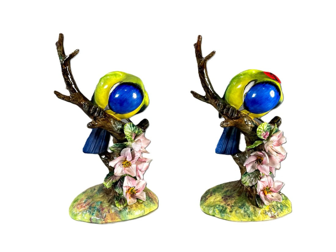 A PAIR OF RADNOR PORCELAIN BIRDS, 7.5" TALL: A PAIR OF RADNOR PORCELAIN BIRDS, 7.5" TALL
