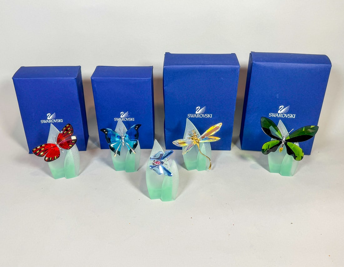 5 SWAROVSKI BUTTERFLIES, ONE MISSING BOX. 4" X 4": 5 SWAROVSKI BUTTERFLIES, ONE MISSING BOX. 4" X 4"