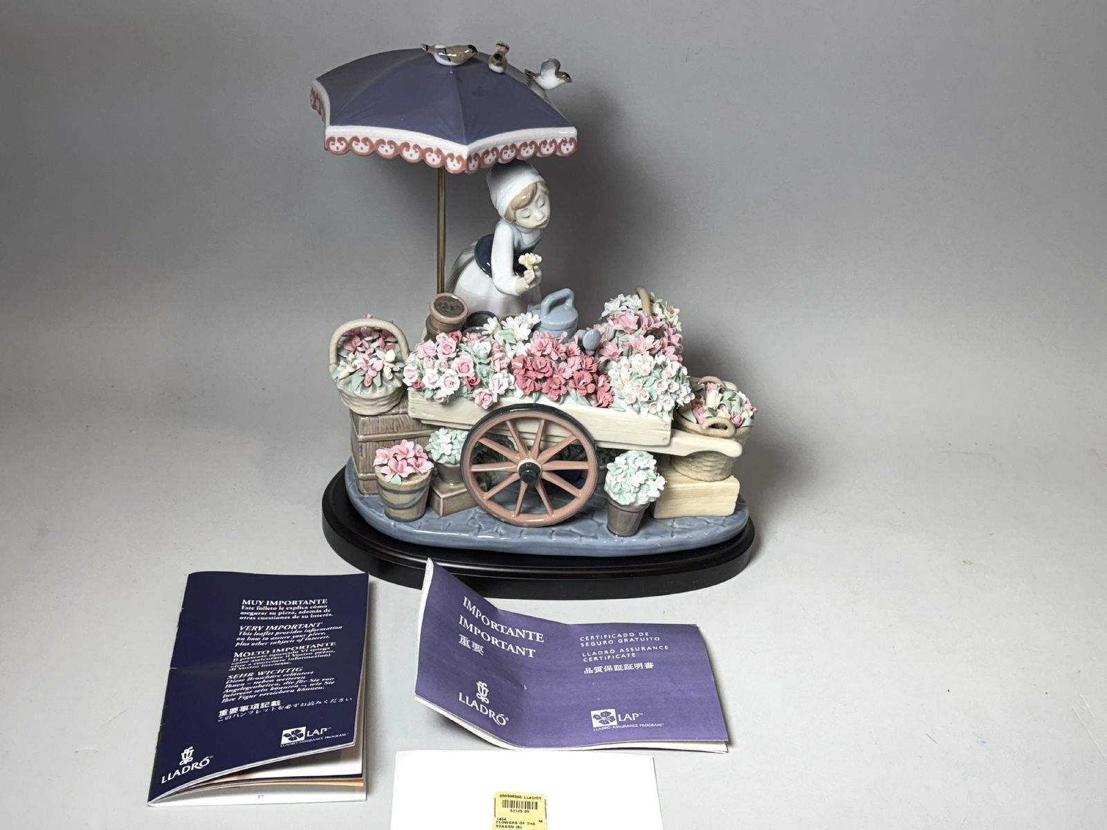 LLADRO "FLOWERS OF THE SEASON" FIGURE W/ BOX (1 of 6)