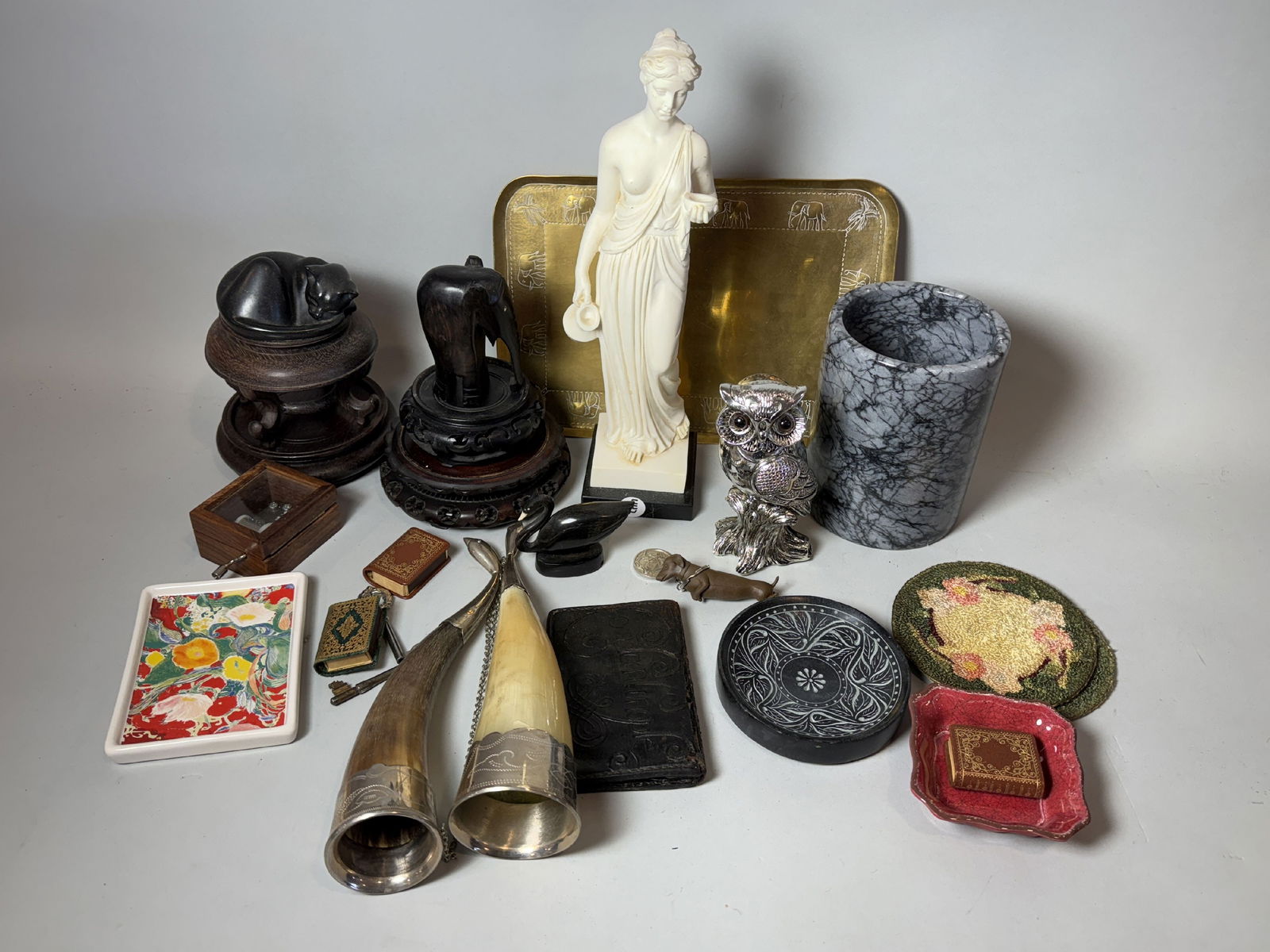 MISC DECORATIVE ITEMS (1 of 5)