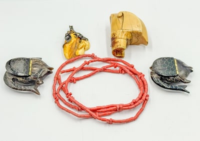 A CARVED ANTIQUE CANE TOP, RED CORAL NECKLACE, AMBER PENDANT, AND 2 CARVED FISH BOXES