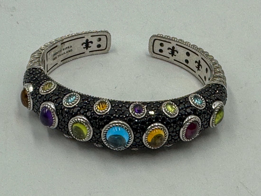 A STERLING SILVER JUDITH RIPKA HINGED BRACELET: A STERLING SILVER JUDITH RIPKA HINGED BRACELET