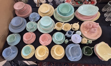 70+ PIECES LURAY PASTEL CHINA, 11.5" AND SMALLER
