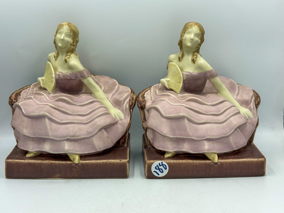 A PAIR OF ROOKWOOD POTTERY SEATED WOMAN BOOKENDS, 7" EACH: A PAIR OF ROOKWOOD POTTERY SEATED WOMAN BOOKENDS, 7" EACH