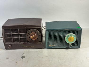 A WARDS AIRLINE RADIO AND A WESTINGHOUSE RADIO, 8" X 5.5" X 5" AND 9" X 6.5" X 5.5"