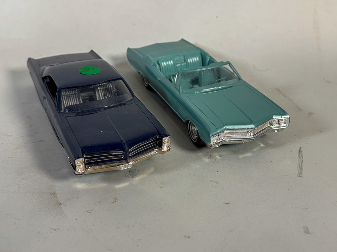 2 DEALER PROMO CARS, 8.5" EACH (1 of 3)