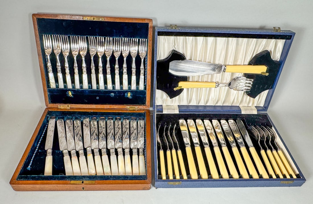 A MOP HAND CHASED CASED KNIFE AND FORK SET: A MOP HAND CHASED CASED KNIFE AND FORK SET