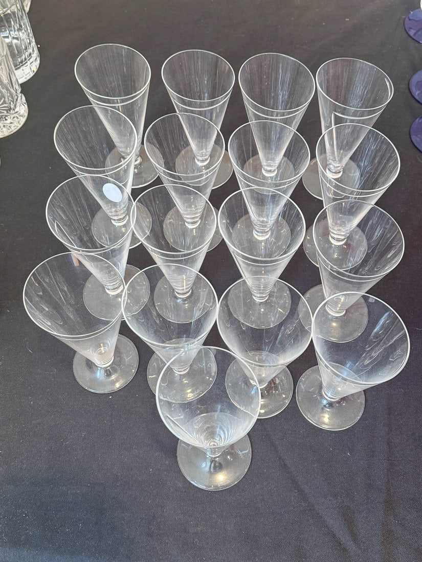 17 MURANO CARLO MORETTI COCKTAIL GLASSES, 3" DIAMETER X 5.5" TALL: 17 MURANO CARLO MORETTI COCKTAIL GLASSES, 3" DIAMETER X 5.5" TALL