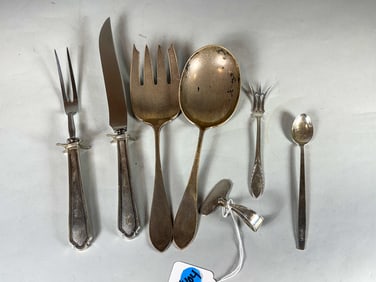 FIVE STERLING SILVER SERVING PIECES AND A STERLING SILVER HANDLED CARVING SET, 248 GRAMS WEIGHABLE