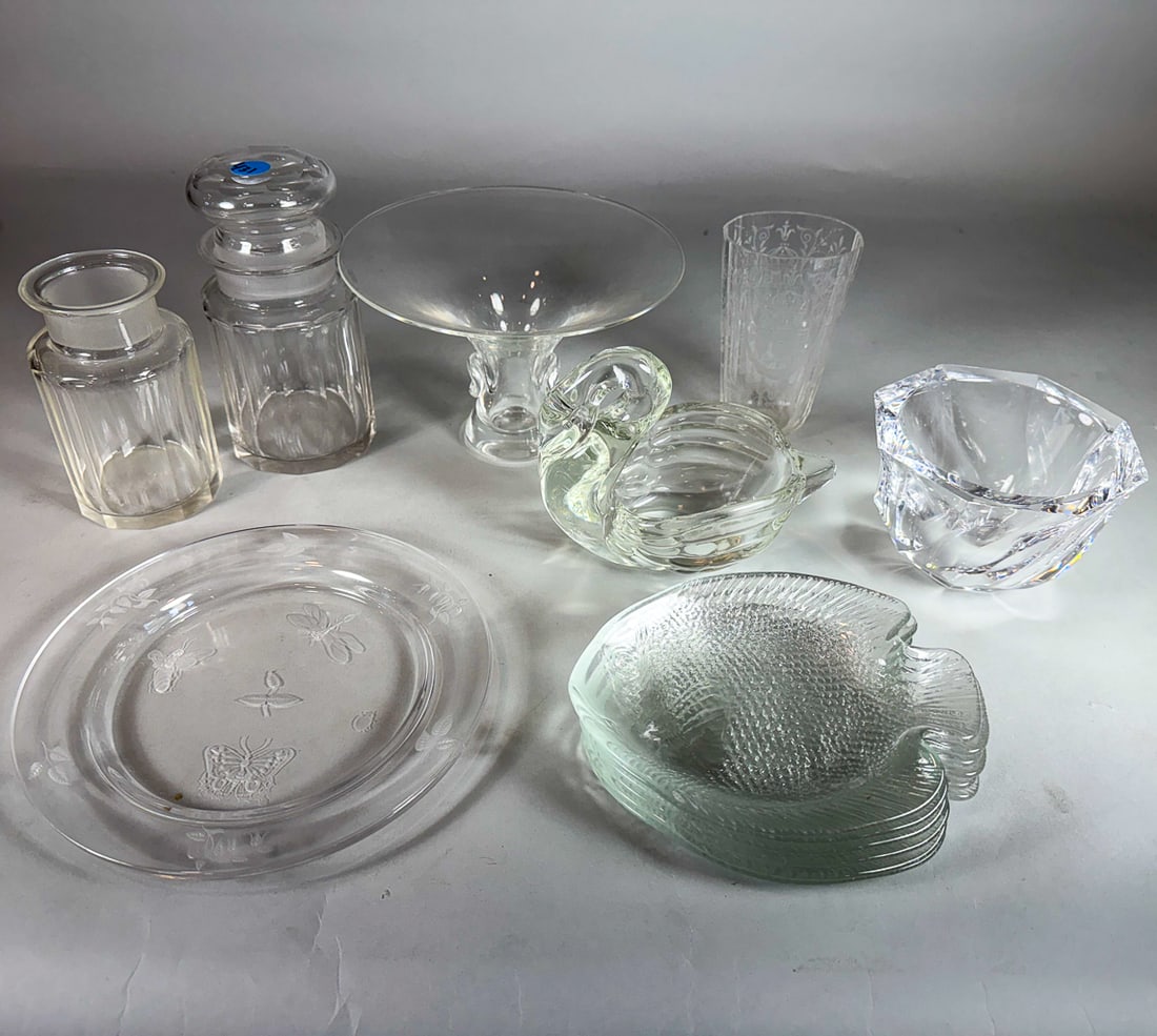 LOT OF MOSTLY SIGNED DESIGNER GLASSWARE, INCLUDING ORREFORS, STEUBEN, ETC.: LOT OF MOSTLY SIGNED DESIGNER GLASSWARE, INCLUDING ORREFORS, STEUBEN, ETC. 8" DIAMETER X 5" TALL AND SMALLER