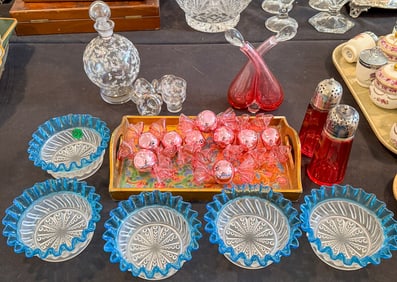 A LOT OF VINTAGE GLASSWARE, INCLUDING RUBY CASTORS, CRANBERRY OIL AND VINEGAR