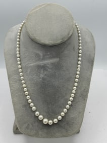 GRADUATED PEARL NECKLACE WITH 14K GOLD CLASP
