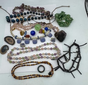 LOT OF HARDSTONE AND VINTAGE JEWELRY