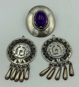 A TAXCO SILVER AND AMETHYST PIN AND A PAIR OF TAXCO EARRINGS