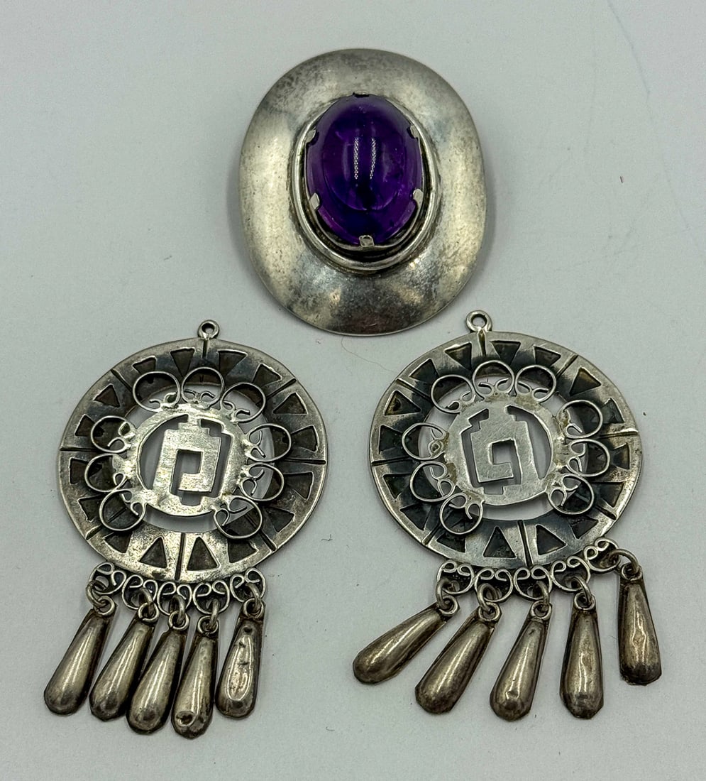 A TAXCO SILVER AND AMETHYST PIN AND A PAIR OF TAXCO EARRINGS (1 of 3)