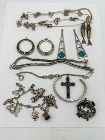 A LARGE LOT OF STERLING SILVER JEWELRY