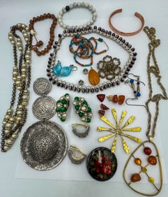 LOT OF COSTUME JEWELRY