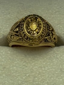 10K GOLD SIGNET RING, 9.4 GRAMS