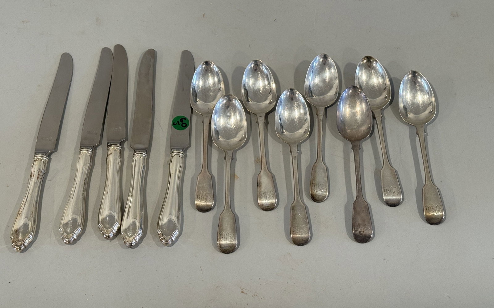 STERLING SILVER SPOONS AND KNIVES: STERLING SILVER SPOONS AND KNIVES, 11.11 OZT EXC. KNIVES