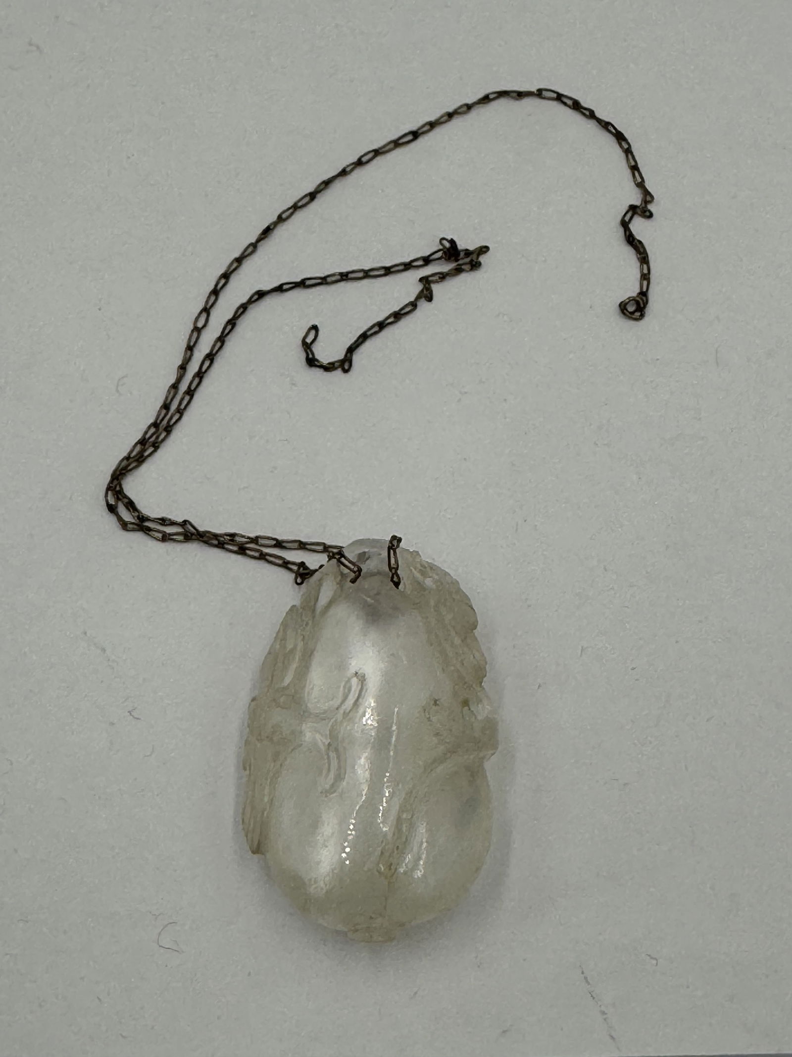 ANTIQUE CHINESE ROCK CRYSTAL PENDANT NECKLACE: ANTIQUE CHINESE ROCK CRYSTAL PENDANT NECKLACE