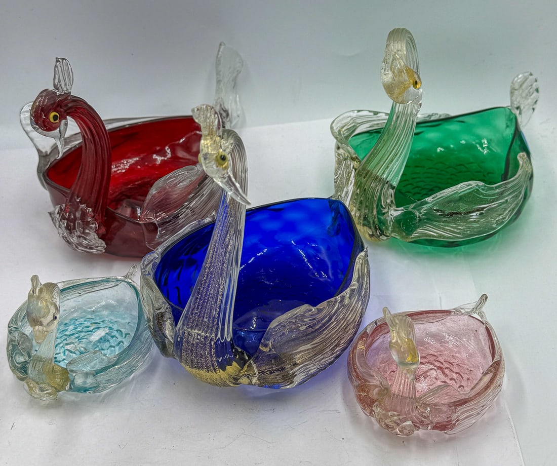 5 SWAN FORM MURANO DISHES: 5 SWAN FORM MURANO DISHES