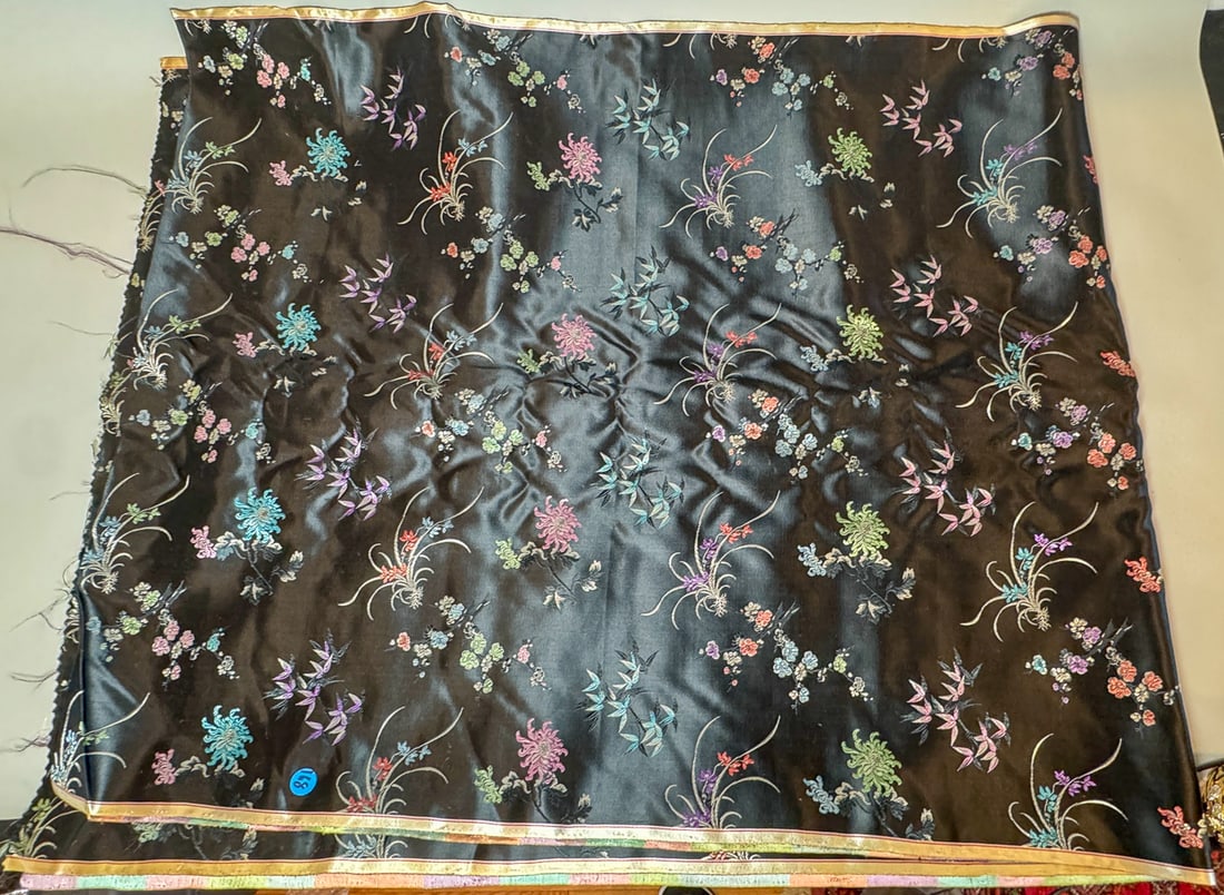 A PARTIAL BOLT OF CHINESE SILK EMBROIDERED FABRIC, EARLY 20TH CENTURY, 28.5" X 140": A PARTIAL BOLT OF CHINESE SILK EMBROIDERED FABRIC, EARLY 20TH CENTURY, 28.5" X 140"