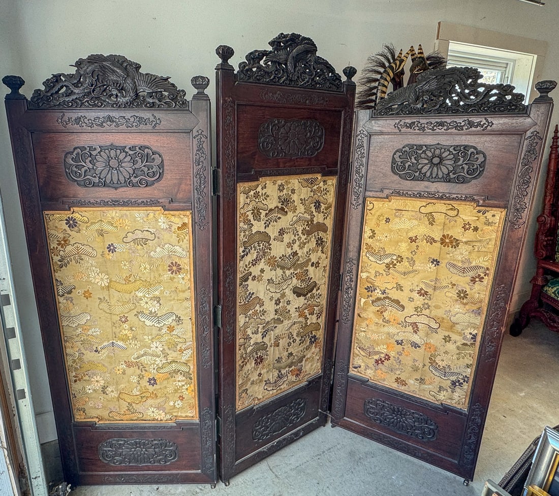 A VERY HEAVY CHINESE CARVED ZITAN WOOD SCREEN, 81" WIDE X 75" TALL: A VERY HEAVY CHINESE CARVED ZITAN WOOD SCREEN, 81" WIDE X 75" TALL