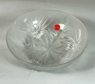 AN R LALIQUE BOWL, 8.5" X 3". SMALL RIM CHECK