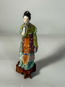 19TH C. FAMILLE ROSE PORCELAIN FIGURE W/ FITTED STAND, 8"