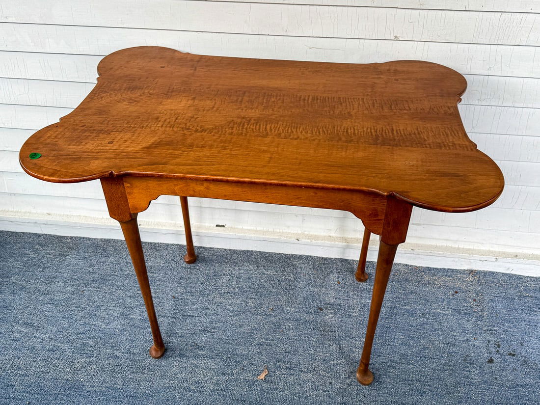 A PADFOOT TIGER MAPLE SHAPED TOP STAND (1 of 1)