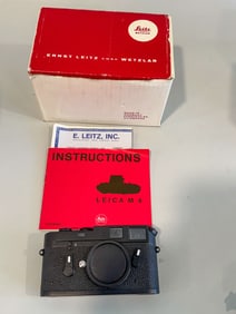 A BLACK LEICA M4 WITH BOX AND ACCESSORIES