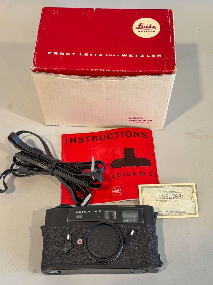 A BLACK LEICA M5 WITH BOX AND ACCESSORIES (1 of 6)