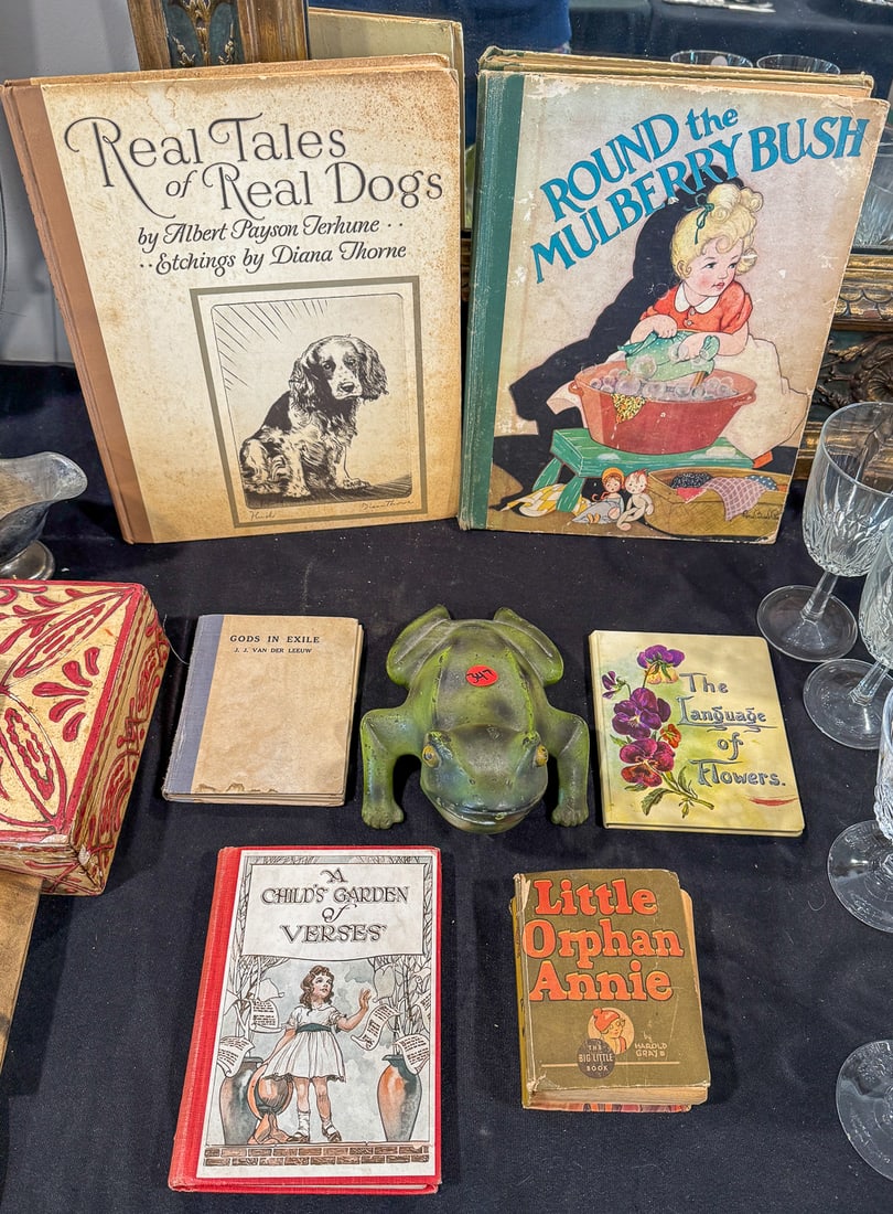 PAINTED FROG DOORSTOP AND CHILDRENS BOOKS (1 of 14)