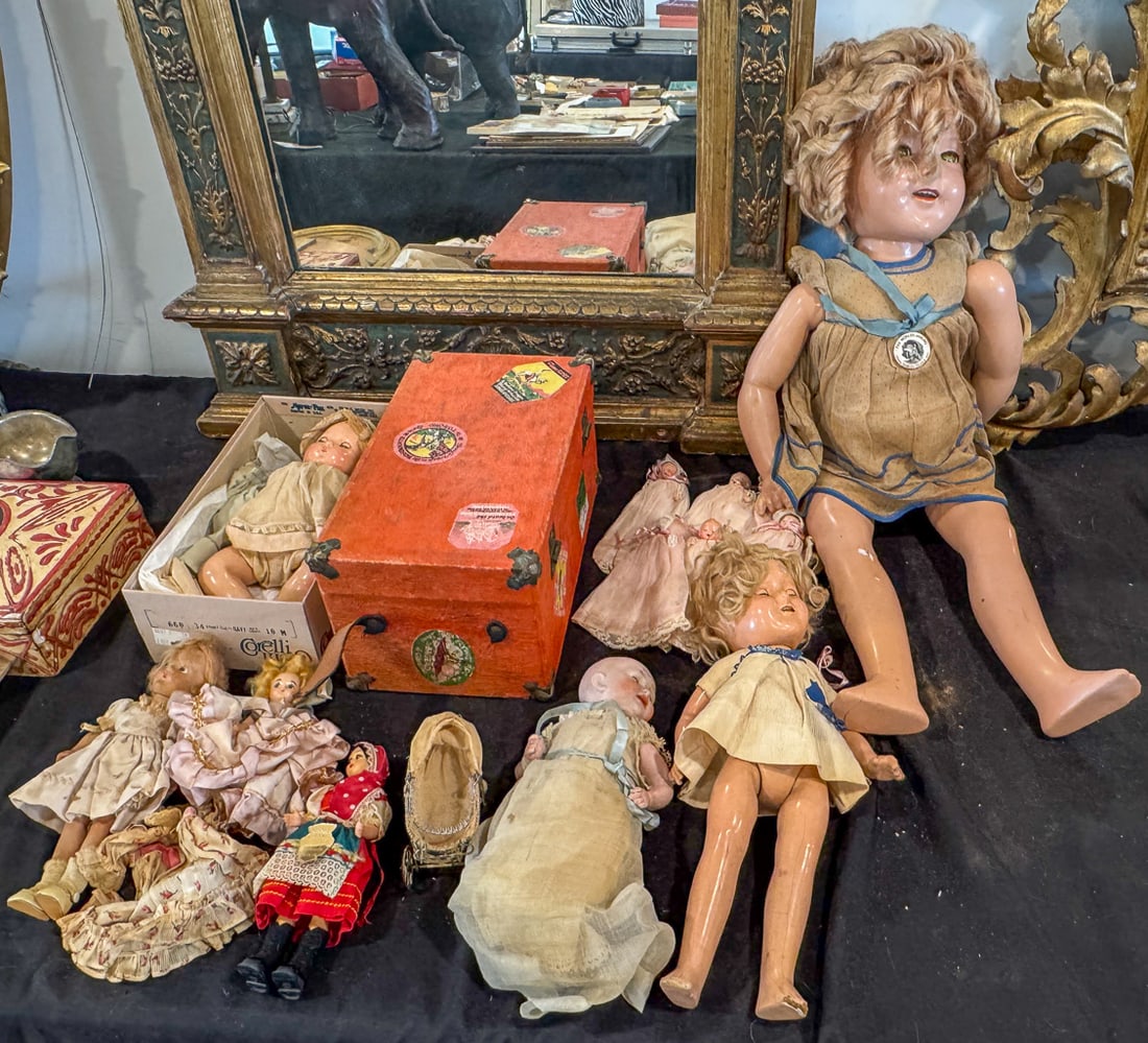 2 ANTIQUE SHIRLEY TEMPLE DOLLS AND 12 OTHER DOLLS, 27" AND SMALLER (1 of 13)