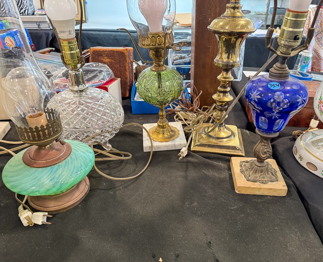 5 VINTAGE LAMPS INCLUDES 19TH C. OIL LAMP, 27" AND SMALLER: 5 VINTAGE LAMPS INCLUDES 19TH C. OIL LAMP, 27" AND SMALLER